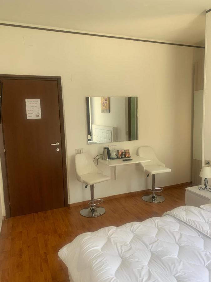 Albergo Al Lago Anfo Exterior foto